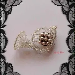 スワロフスキービーズホルンブローチ(シルバー)