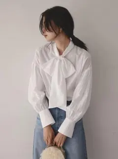 【新品】COEL シャイニーボウタイブラウスのサムネイル