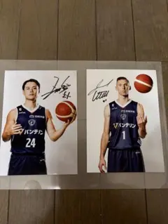 横浜ビー・コルセアーズ ユトフ選手＆松崎選手　直筆サイン入りフォト 2枚セットのサムネイル