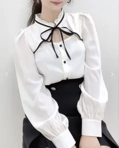 新品未使用 INGNI オフホワイト ブラウス Mサイズ