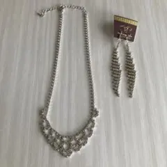 ネックレスとピアス