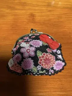 サンリオ　ハローキティー 花柄刺繍がま口コインケース