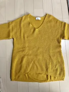 Vネックニット　S