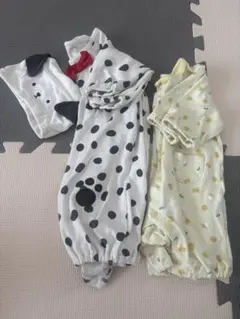 新生児向け 犬の足跡ロンパースと花柄ロンパース　帽子付き