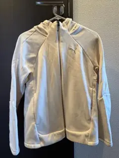 PUMA フルジップパーカー クリーム色
