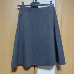 LES MUES グレー ストライプ ひざ丈フレアスカートのサムネイル
