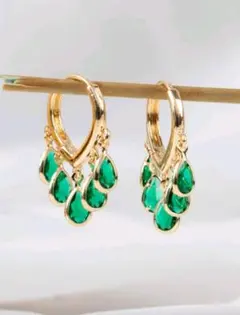 【新品】新入荷　エメラルド　フープピアス