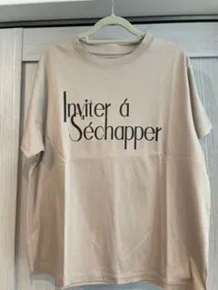 ベージュ Tシャツ