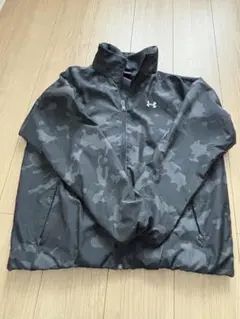 Under Armour ブラック迷彩ウィンドブレーカー