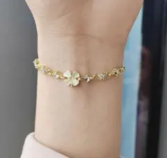 【ブレスレット】花 ゴールド 四葉 シンプル レディース 綺麗め プレゼント