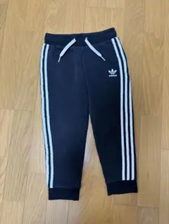 adidas ブラック サイドストライプ パンツ