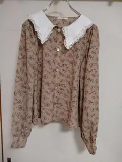 【5日まで出品】アプレジュールの花柄のブラウスのサムネイル