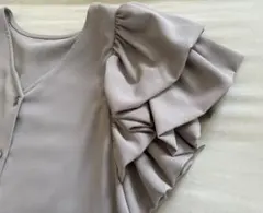 美品【NATURAL BEAUTY BASIC】フリル袖♡可愛い ベージュ M