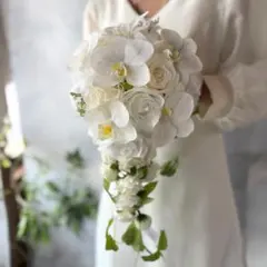 白胡蝶蘭×バラキャスケードブーケ☆ブートニア