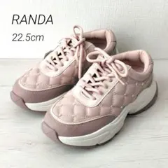 新品✨️RANDA【22.5cm】ピンクベージュ　ビジューキルティングスニーカー