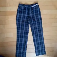 チェック柄長ズボンと黒半ズボン