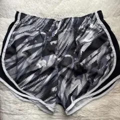 【NIKE】ナイキ　レディース　陸上競技　ショートパンツ