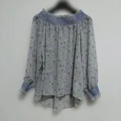 Spick & Span スピックアンドスパン　花柄オフショルダーブラウスのサムネイル