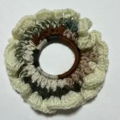 フリルの毛糸シュシュ（かぎ針編み）！ハンドメイドのヘアアクセサリー！手編みニット