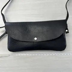 新品未使用品　黒のレザーサコッシュ