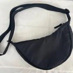 ユニクロ　ラウンドミニショルダーバッグ ブラック