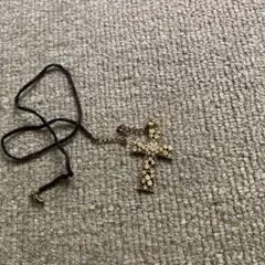 クロス型ストーン装飾ネックレス