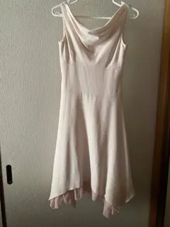 ディアプリンセス　薄いピンクのドレープドレス　膝丈