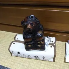 北海道民芸品 木彫りの熊の置物 台座付き - メルカリ