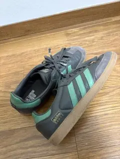 アディダス　スニーカー
