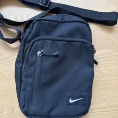 Nike ショルダーバッグ ブラック　サコッシュのサムネイル