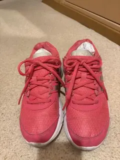 アディダス ピンク ランニングシューズ