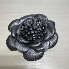 ハンドメイド　コサージュ 銀 ローズ　バラ