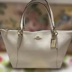 未使用に近い　COACH ホワイトレザートートバッグ