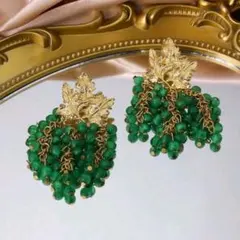 アンティーク風ぶどうピアス　カジュアル　エレガント　個性的　アート　お洒落