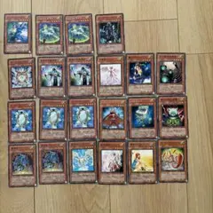 遊戯王　モンスターカード　光　レア　２２枚 専用スリーブ　デュエルモンスターズ