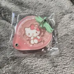 サンリオ　キティ　アクリルチャーム　いちご