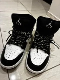 Air Jordan 1 MID ハイカットスニーカー ブラック/ホワイト