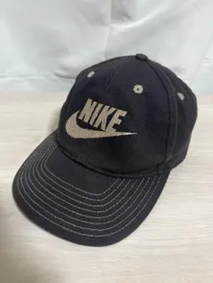 90s Nike ヴィンテージキャップ 台湾製 つば裏緑 刺繍ロゴ 黒 オールド
