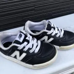 ニューバランス15.5cm スニーカー黒　おまけつき（紺色スリッポン15cm ）