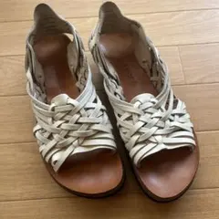 ZUCCa レザー編み込みサンダル ホワイトのサムネイル