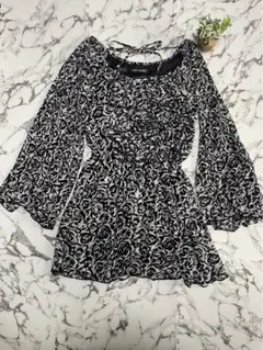 『新品未使用』CECIL McBEE 黒と白の花柄 長袖チュニック　M