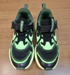 ナイキコスミックランナーブラックグリーンキッズスニーカー18cmのサムネイル
