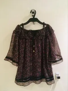新品セシルマクビーオフショルダー小花柄チュニック 半袖