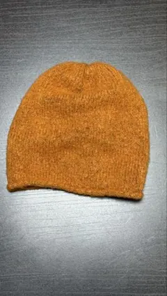 オレンジ ニット帽 ひも付き