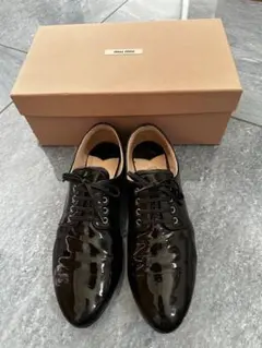 MIU MIU ミュウミュウ エナメル レースアップ ローファー ブラック 38のサムネイル
