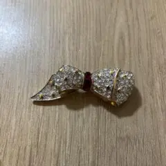 ブローチ　リボン