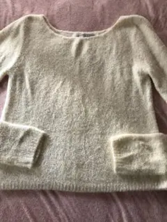 Delyleのふわふわ白ニット
