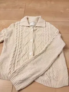 untoy. アイボリー ケーブル編み カーディガン