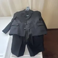 黒のフォーマルスーツ（ジャケット・パンツセット） 120㎝