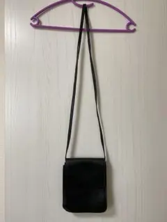 ブラック ショルダーバッグ フラップ式